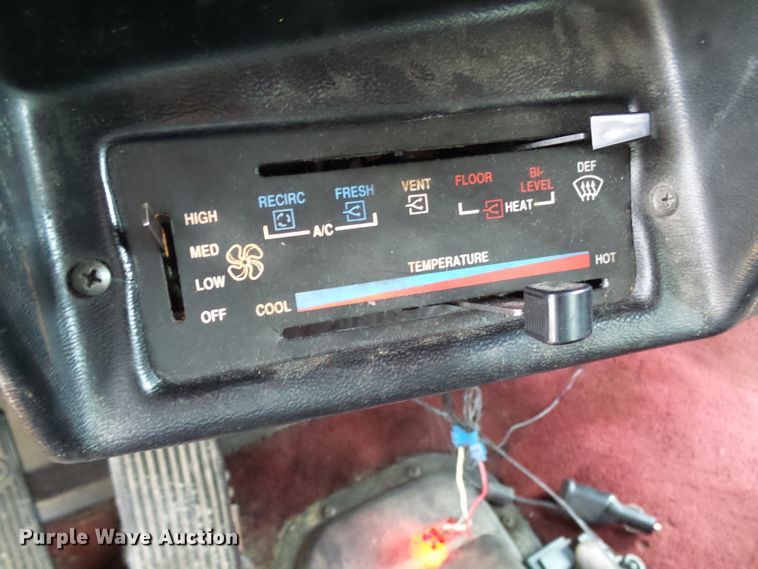 image for item DI0715 1992 Peterbilt 379 semi truck