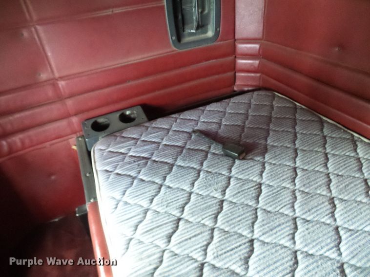 image for item DI0715 1992 Peterbilt 379 semi truck