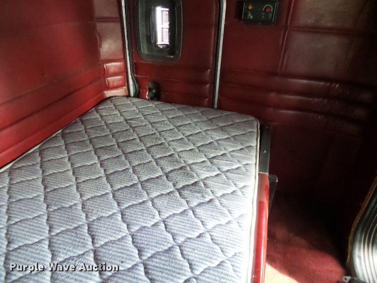 image for item DI0715 1992 Peterbilt 379 semi truck