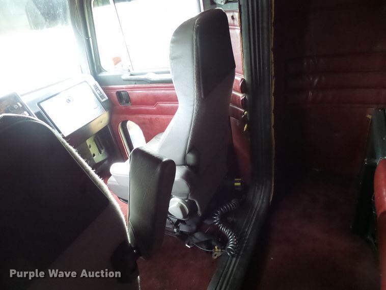 image for item DI0715 1992 Peterbilt 379 semi truck