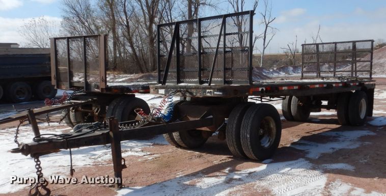 image for item EC9157 1946 Fruehauf flatbed trailer