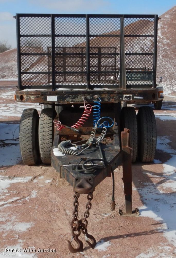 image for item EC9157 1946 Fruehauf flatbed trailer