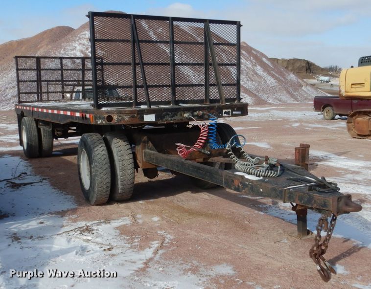 image for item EC9157 1946 Fruehauf flatbed trailer