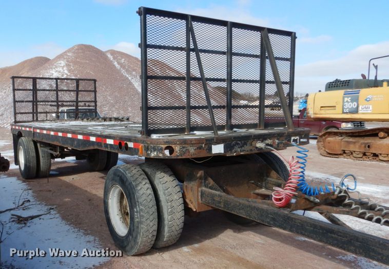 image for item EC9157 1946 Fruehauf flatbed trailer