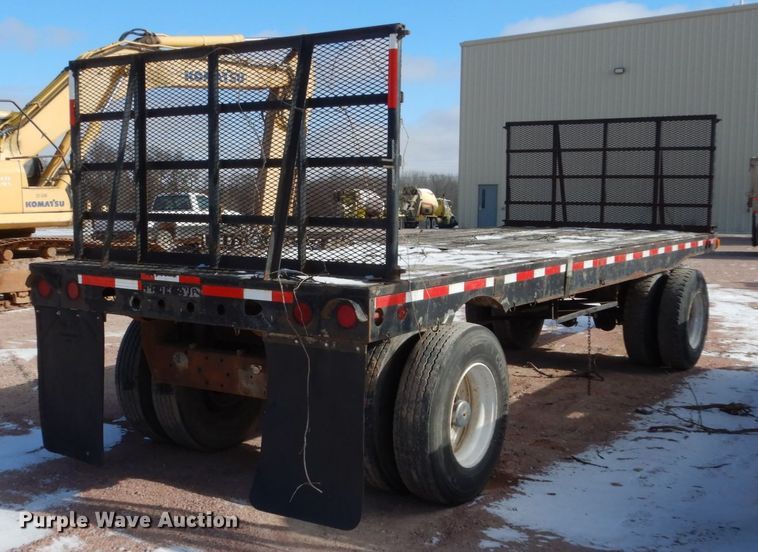 image for item EC9157 1946 Fruehauf flatbed trailer