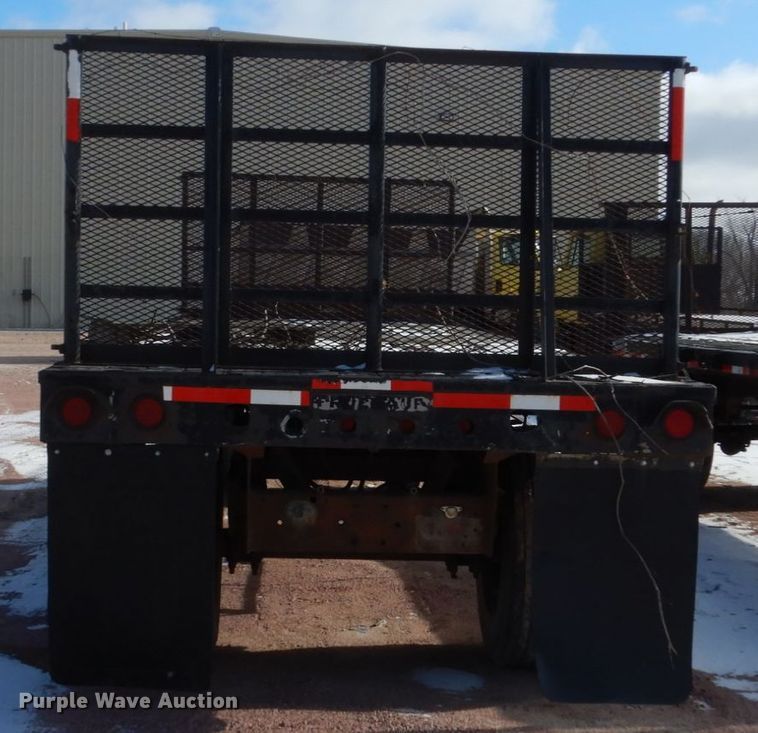 image for item EC9157 1946 Fruehauf flatbed trailer