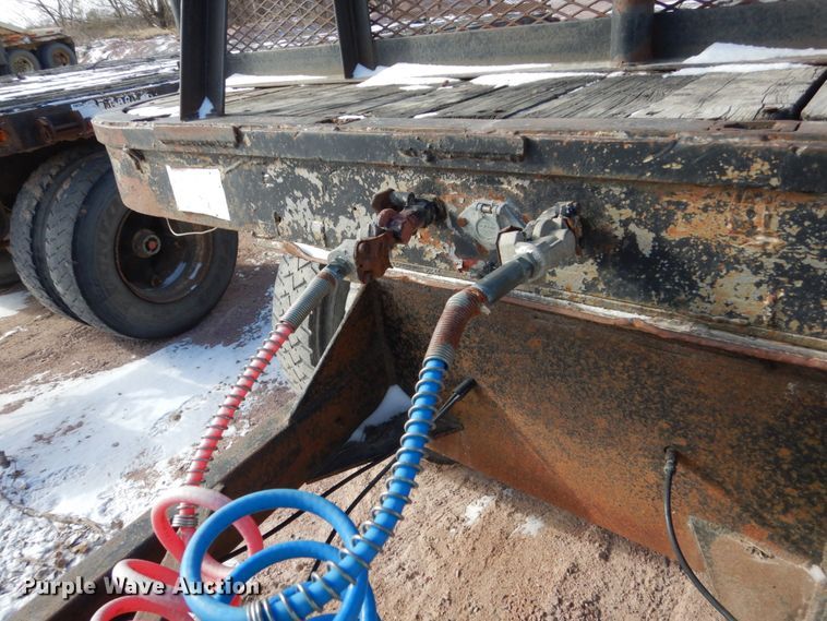 image for item EC9157 1946 Fruehauf flatbed trailer