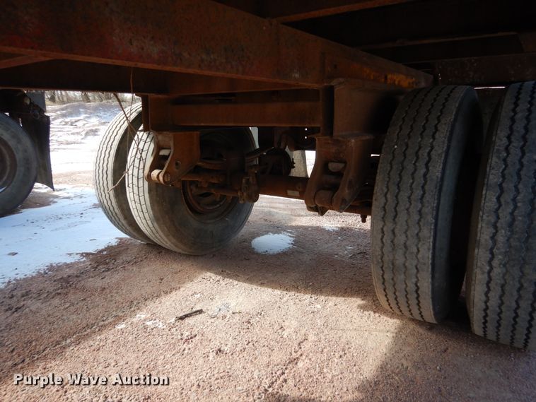 image for item EC9157 1946 Fruehauf flatbed trailer