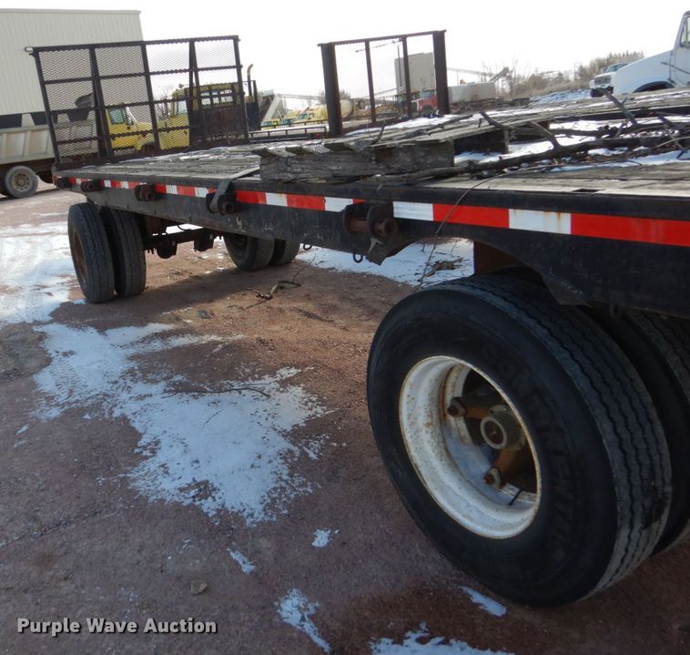 image for item EC9157 1946 Fruehauf flatbed trailer