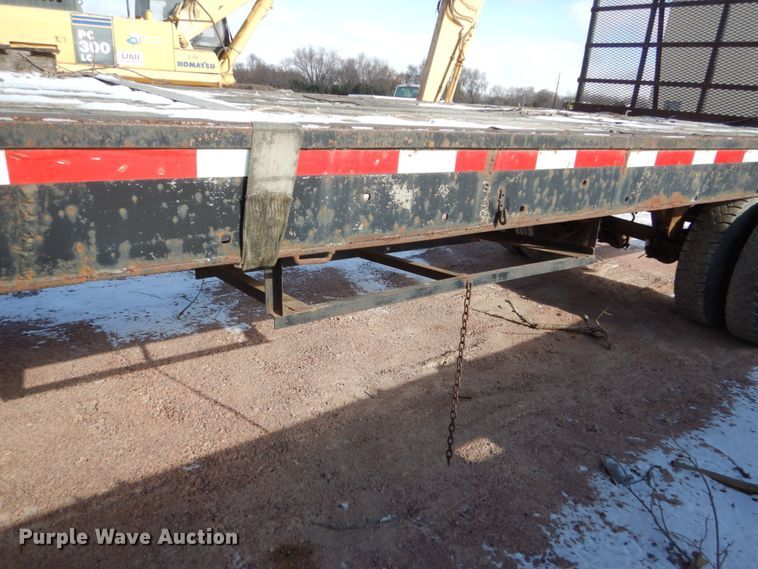 image for item EC9157 1946 Fruehauf flatbed trailer