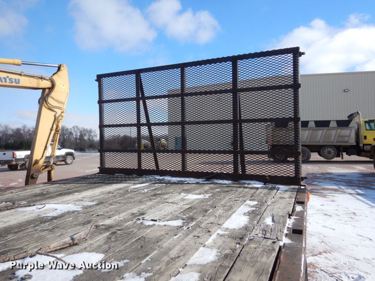 image for item EC9157 1946 Fruehauf flatbed trailer