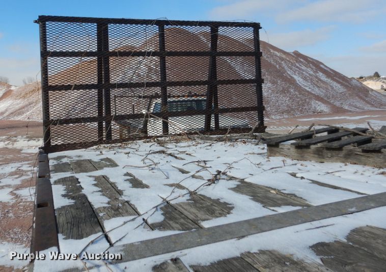 image for item EC9157 1946 Fruehauf flatbed trailer