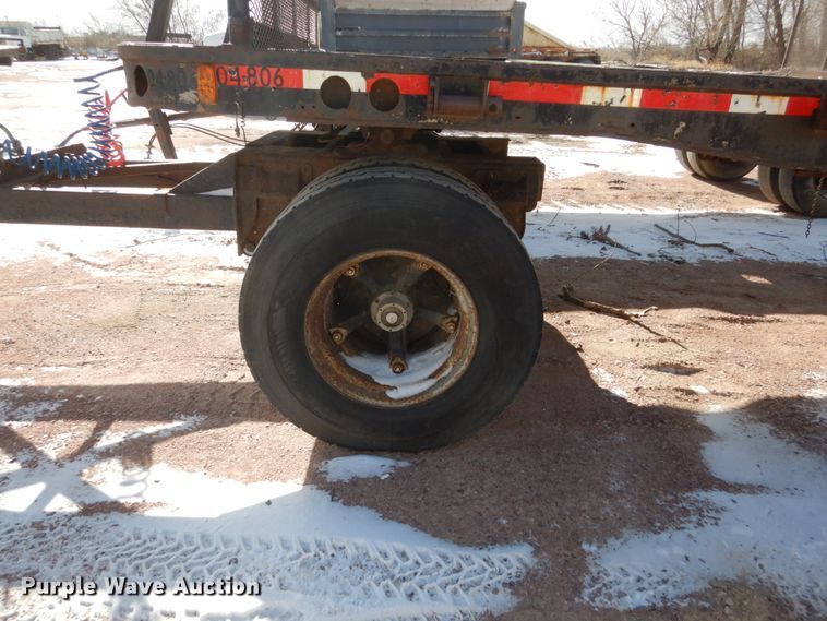 image for item EC9157 1946 Fruehauf flatbed trailer