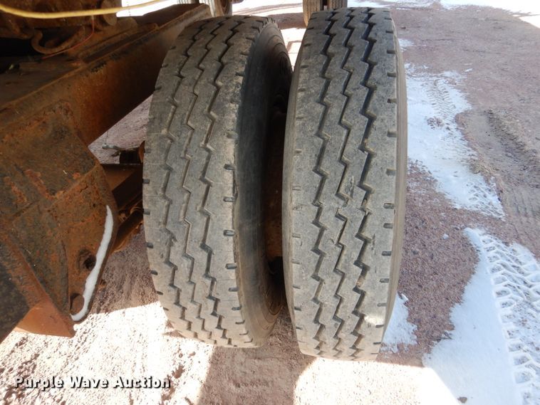 image for item EC9157 1946 Fruehauf flatbed trailer