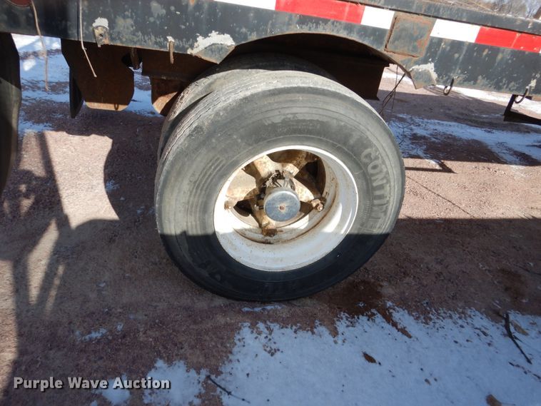 image for item EC9157 1946 Fruehauf flatbed trailer