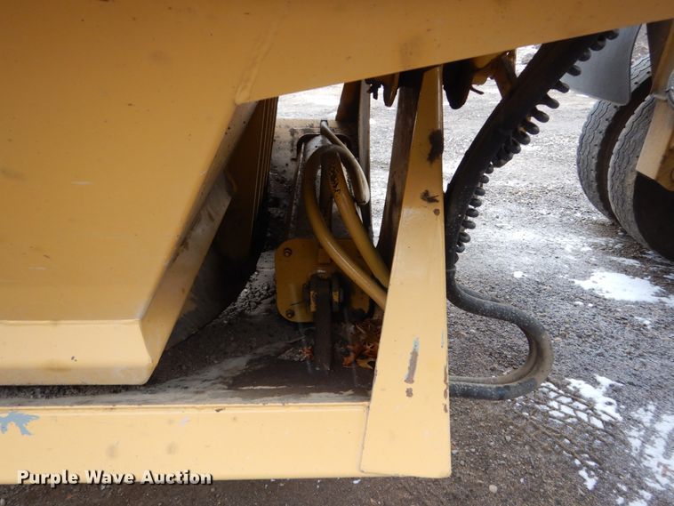 image for item EC9168 2015 R-way T4221TRI bottom dump trailer