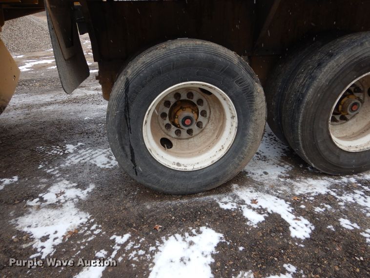 image for item EC9168 2015 R-way T4221TRI bottom dump trailer