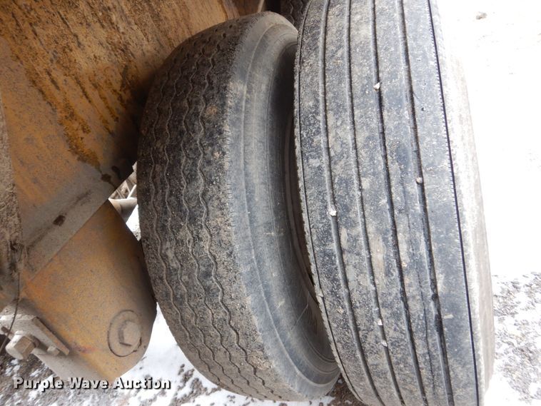 image for item EC9168 2015 R-way T4221TRI bottom dump trailer