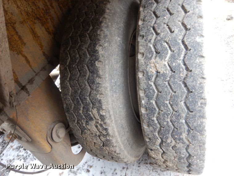 image for item EC9168 2015 R-way T4221TRI bottom dump trailer