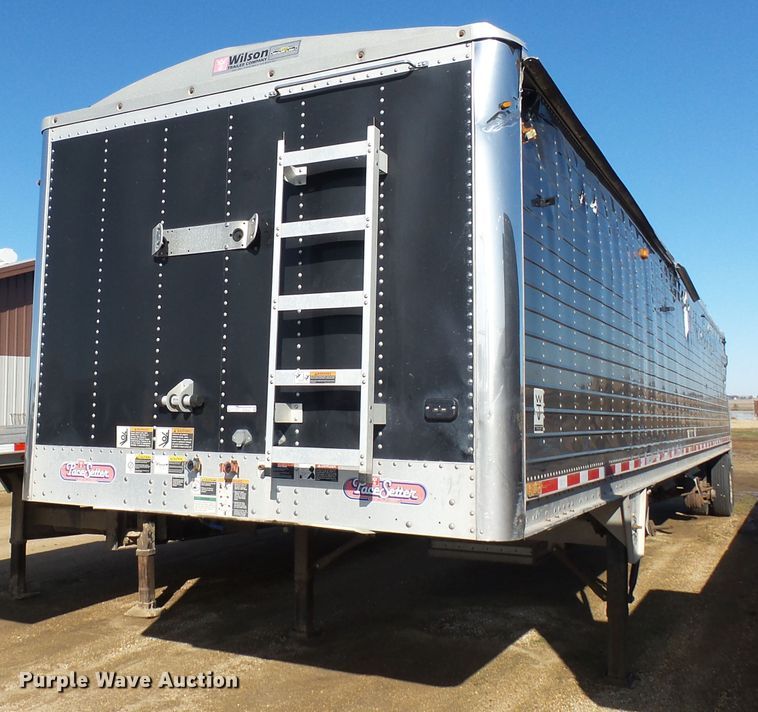 image for item EF9568 2010 Wilson DWH551B Pace Setter double hopper bottom grain trailer