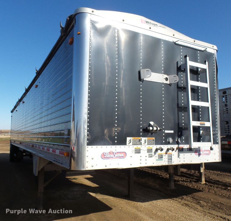image for item EF9568 2010 Wilson DWH551B Pace Setter double hopper bottom grain trailer