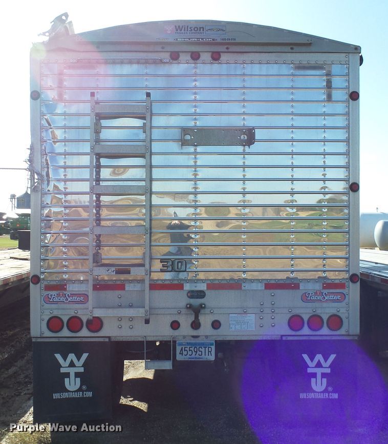 image for item EF9568 2010 Wilson DWH551B Pace Setter double hopper bottom grain trailer