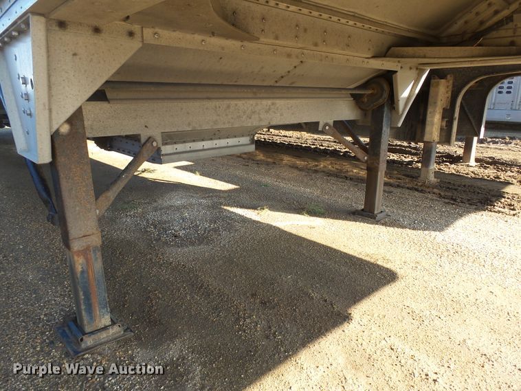 image for item EF9568 2010 Wilson DWH551B Pace Setter double hopper bottom grain trailer