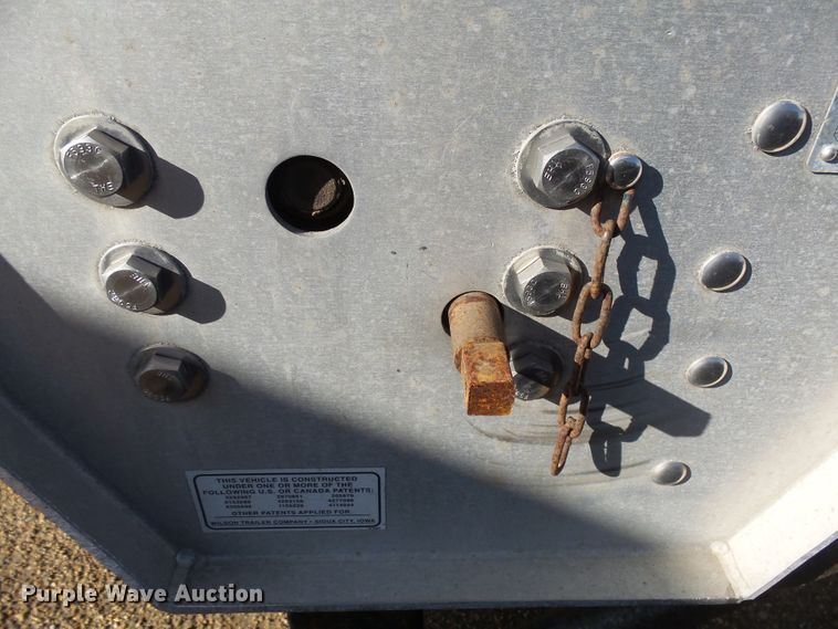 image for item EF9568 2010 Wilson DWH551B Pace Setter double hopper bottom grain trailer