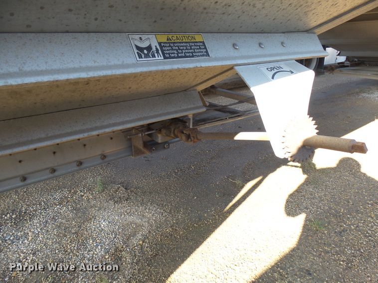 image for item EF9568 2010 Wilson DWH551B Pace Setter double hopper bottom grain trailer