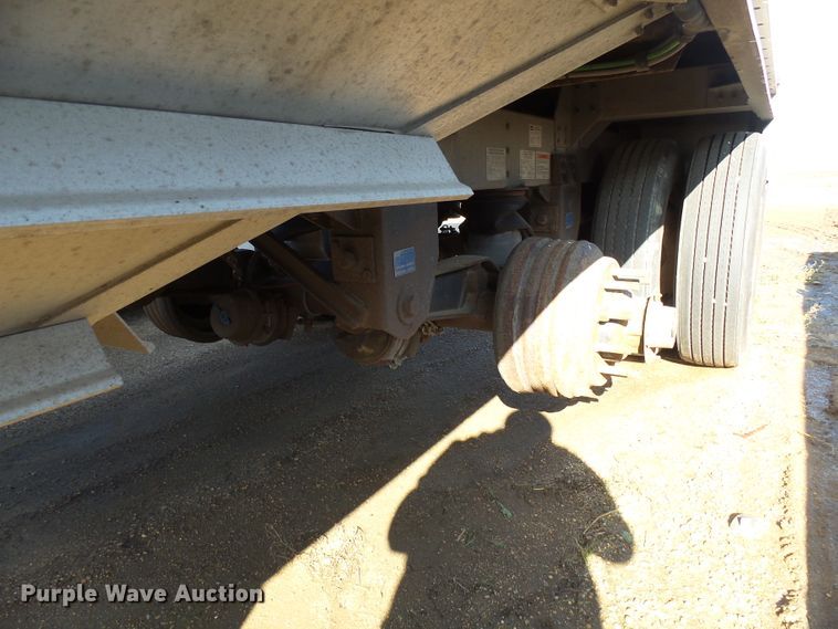 image for item EF9568 2010 Wilson DWH551B Pace Setter double hopper bottom grain trailer