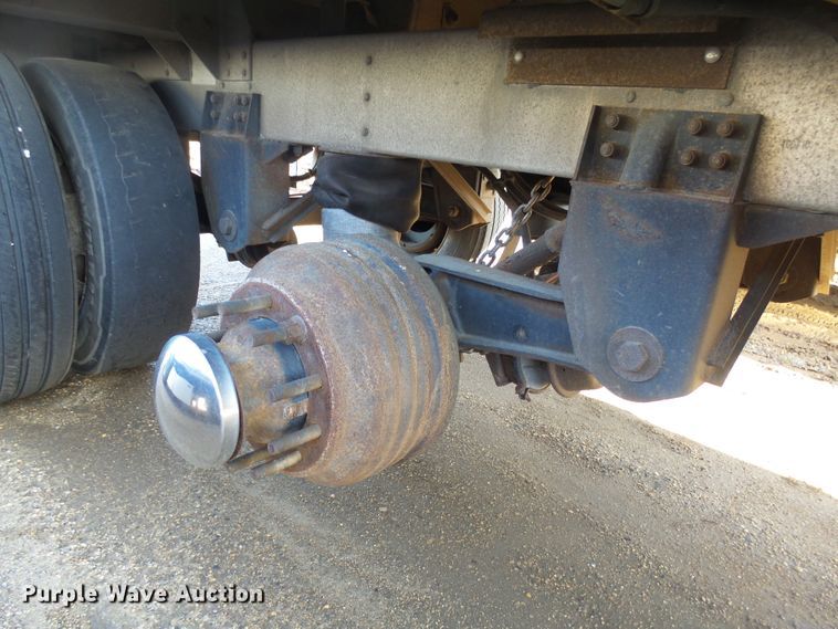 image for item EF9568 2010 Wilson DWH551B Pace Setter double hopper bottom grain trailer