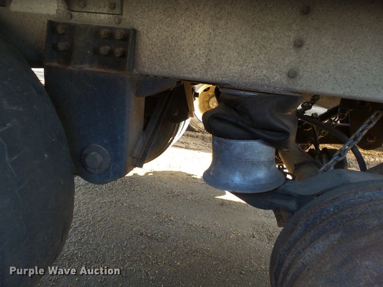 image for item EF9568 2010 Wilson DWH551B Pace Setter double hopper bottom grain trailer