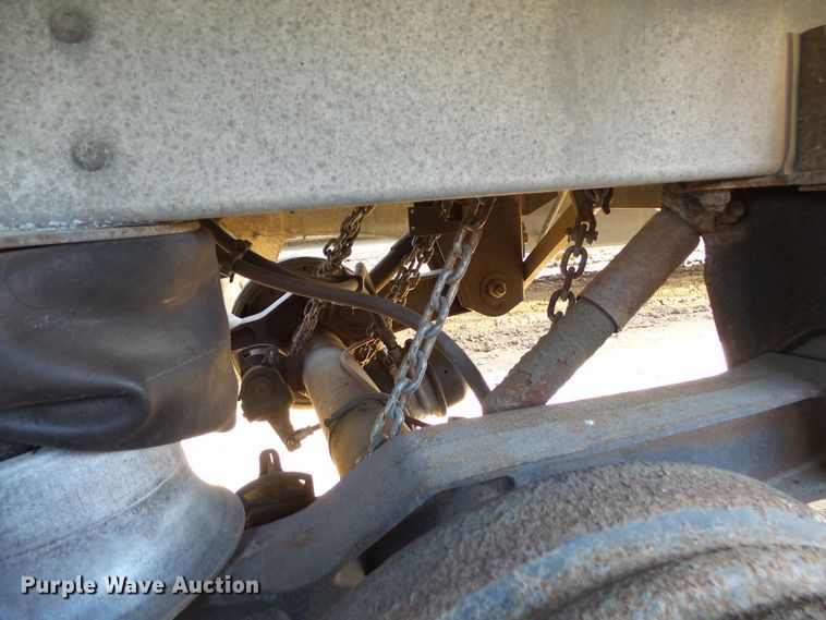 image for item EF9568 2010 Wilson DWH551B Pace Setter double hopper bottom grain trailer