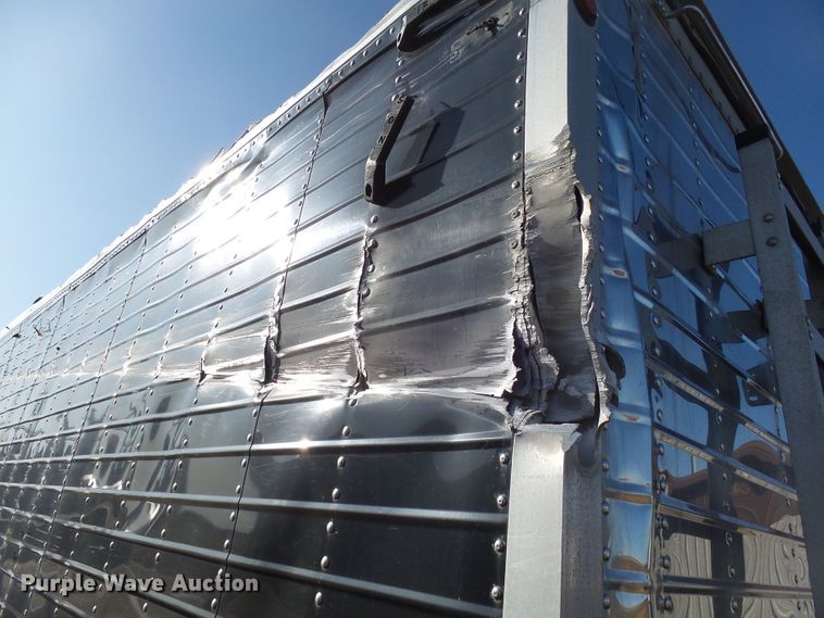 image for item EF9568 2010 Wilson DWH551B Pace Setter double hopper bottom grain trailer