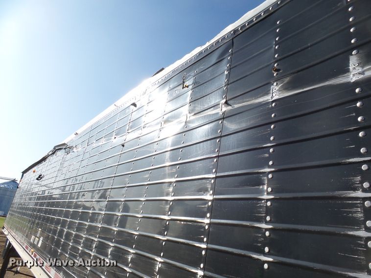 image for item EF9568 2010 Wilson DWH551B Pace Setter double hopper bottom grain trailer