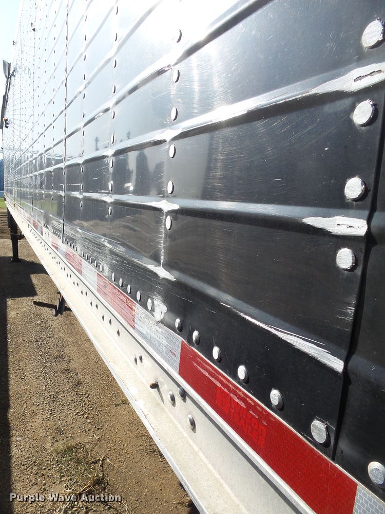 image for item EF9568 2010 Wilson DWH551B Pace Setter double hopper bottom grain trailer