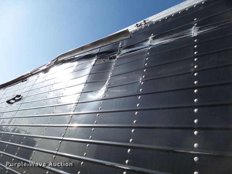 image for item EF9568 2010 Wilson DWH551B Pace Setter double hopper bottom grain trailer