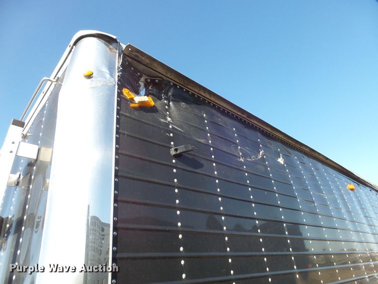 image for item EF9568 2010 Wilson DWH551B Pace Setter double hopper bottom grain trailer