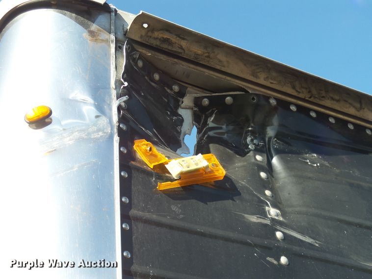 image for item EF9568 2010 Wilson DWH551B Pace Setter double hopper bottom grain trailer