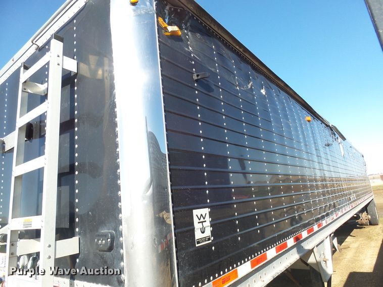 image for item EF9568 2010 Wilson DWH551B Pace Setter double hopper bottom grain trailer