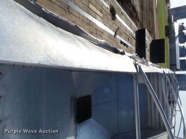 image for item EF9568 2010 Wilson DWH551B Pace Setter double hopper bottom grain trailer