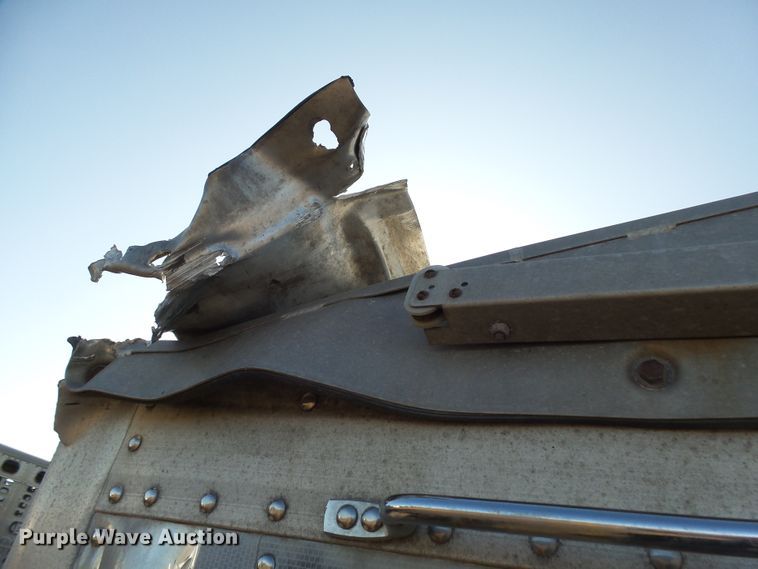 image for item EF9568 2010 Wilson DWH551B Pace Setter double hopper bottom grain trailer