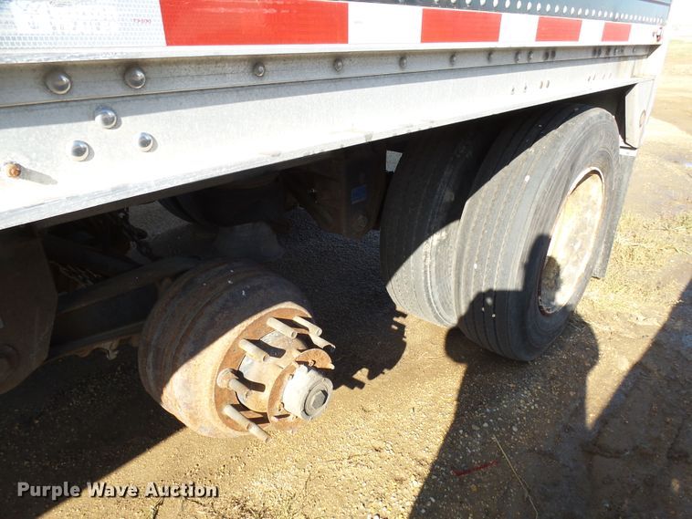 image for item EF9568 2010 Wilson DWH551B Pace Setter double hopper bottom grain trailer