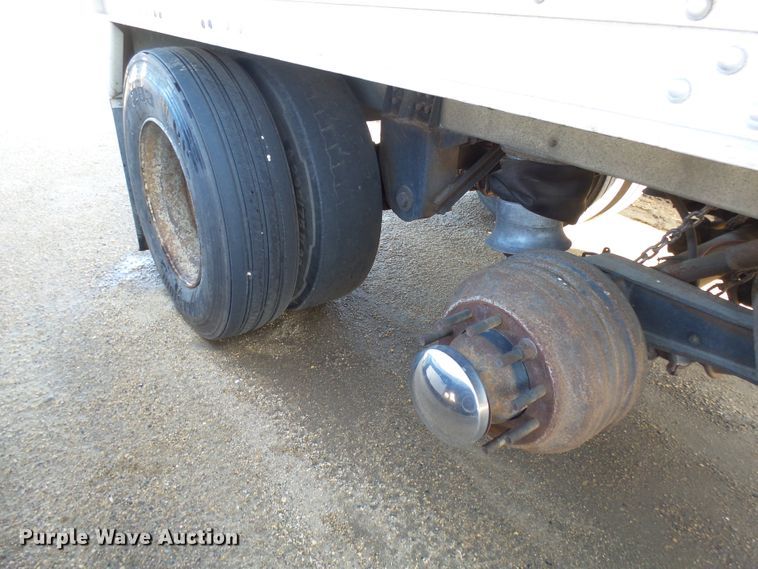 image for item EF9568 2010 Wilson DWH551B Pace Setter double hopper bottom grain trailer