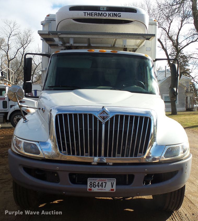 image for item EF9592 2009 International DuraStar 4300 refrigerated box truck