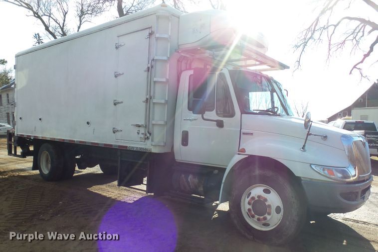 image for item EF9592 2009 International DuraStar 4300 refrigerated box truck