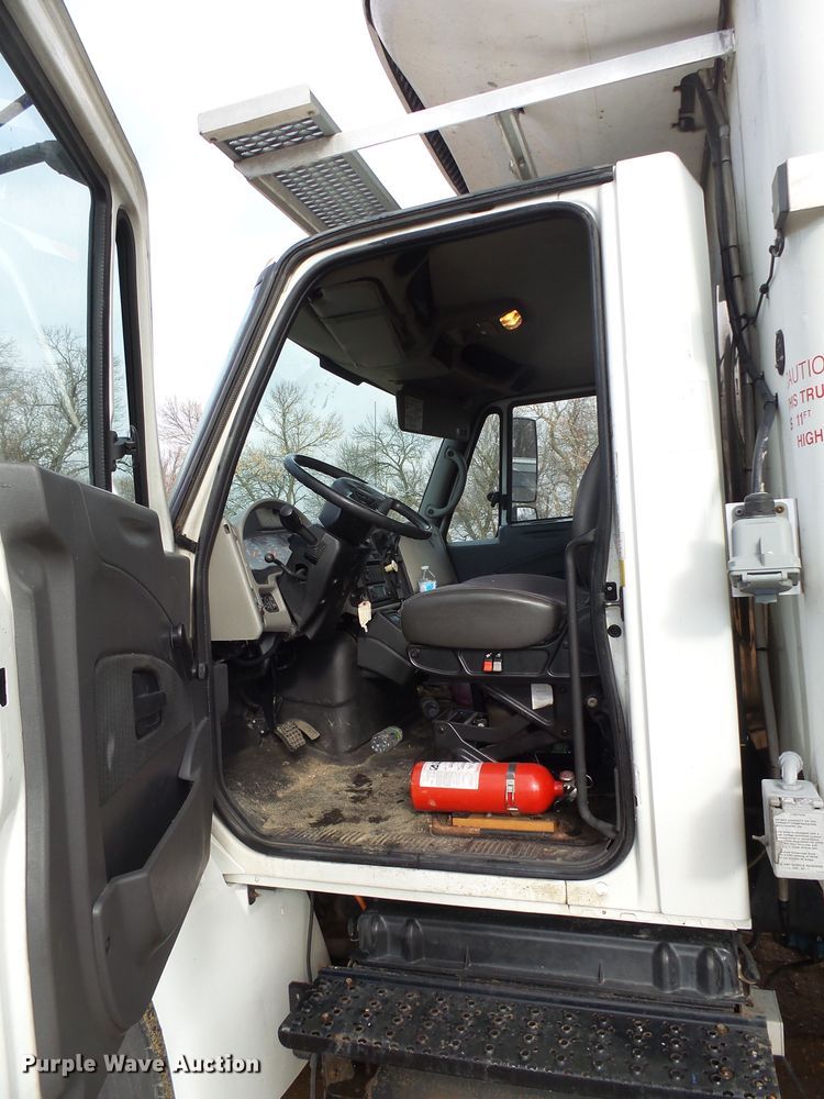 image for item EF9592 2009 International DuraStar 4300 refrigerated box truck