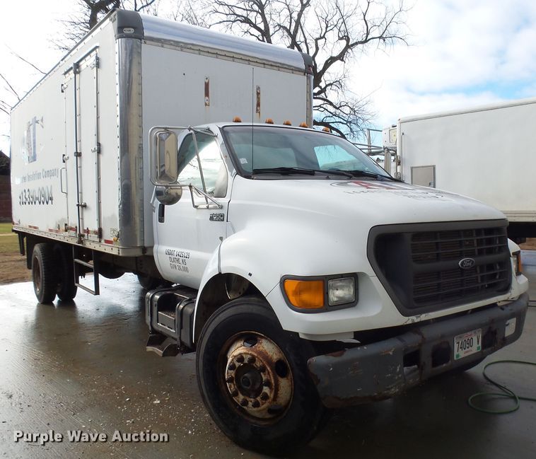 image for item EF9595 2000 Ford F650 Super Duty box truck