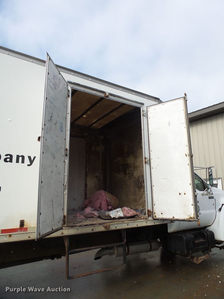 image for item EF9595 2000 Ford F650 Super Duty box truck