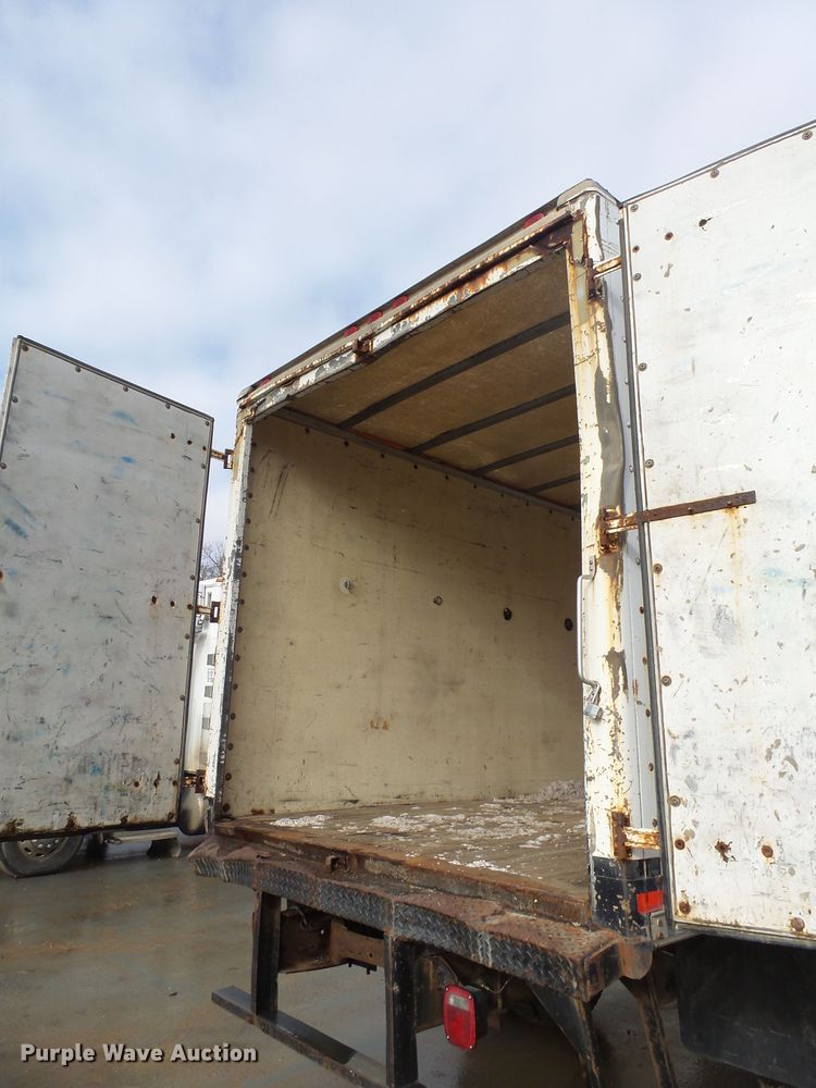 image for item EF9595 2000 Ford F650 Super Duty box truck